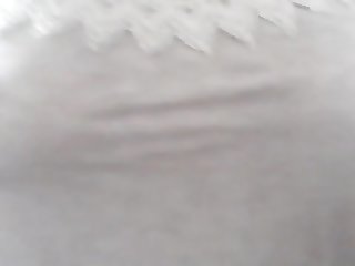 Mamilos pontudos de uma amiga peituda
