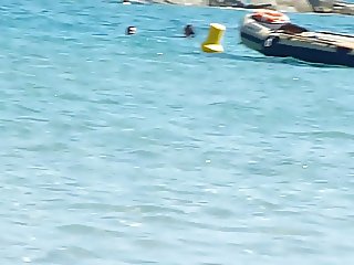 Beach voyeur 04 - Topless women puts sun cream on face